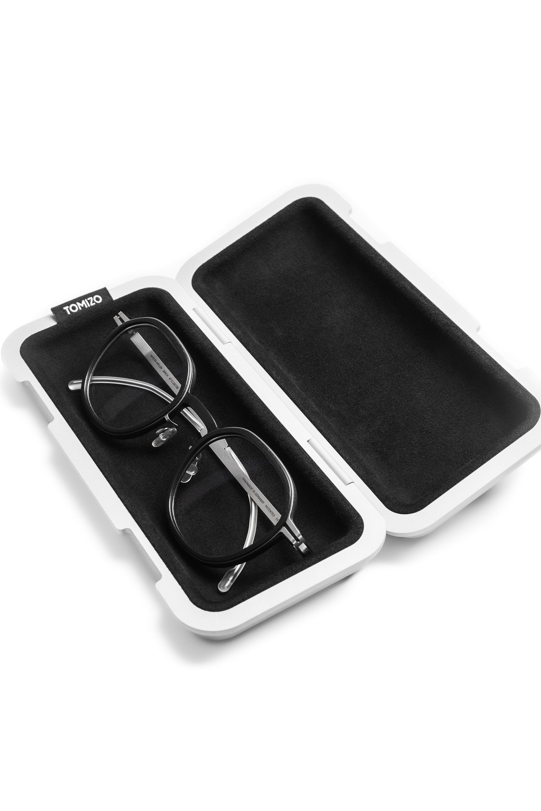 THE EYEWEAR CASE